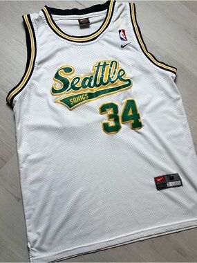 Vintage Nike White, Green & Gold Seattle Sonics Ray Allen #34 Basketball Jersey